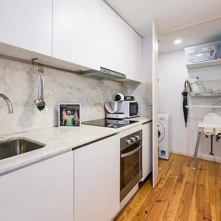 Guestready - High-ceiling Urban Retreat In