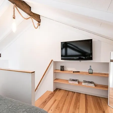 ゲストハウス Guestready - High-ceiling Urban Retreat In *