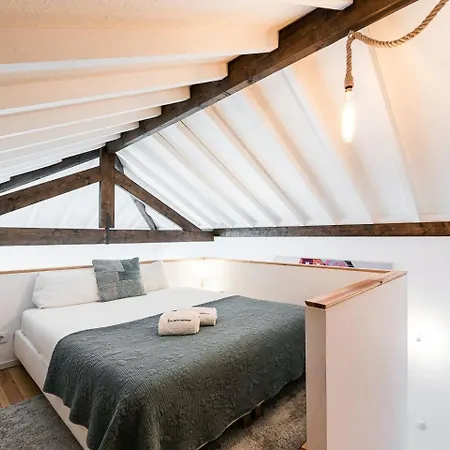 Guestready - High-ceiling Urban Retreat In ポルト